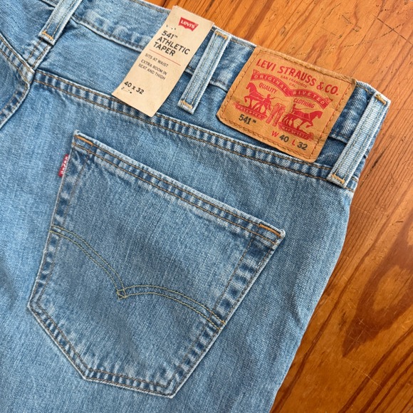 NWT Levi's 541 Jeans Men's 40x32 Athletic Taper Light Wash Denim - Picture 7 of 10